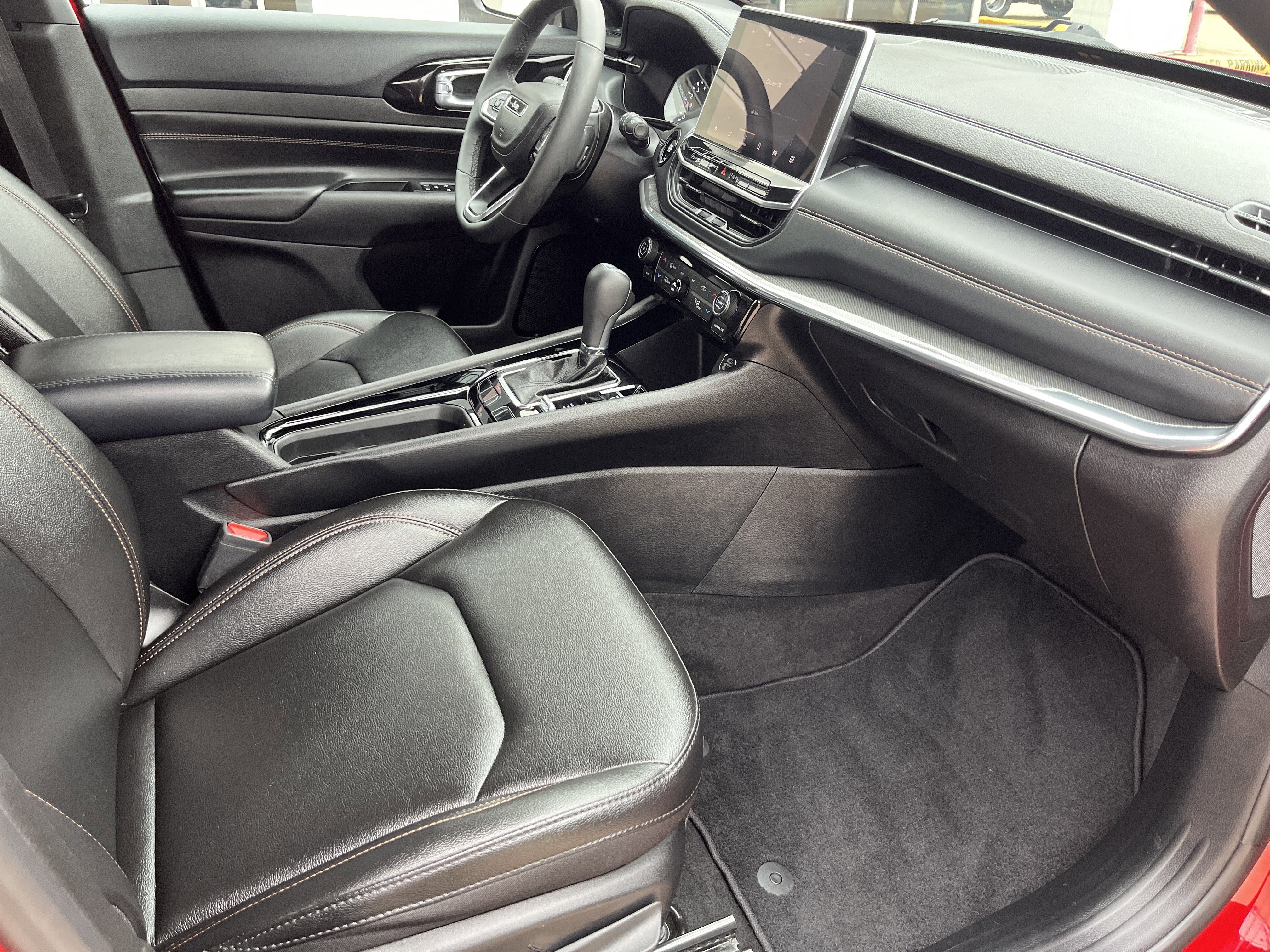 Used 2024 Jeep Compass Limited image 17