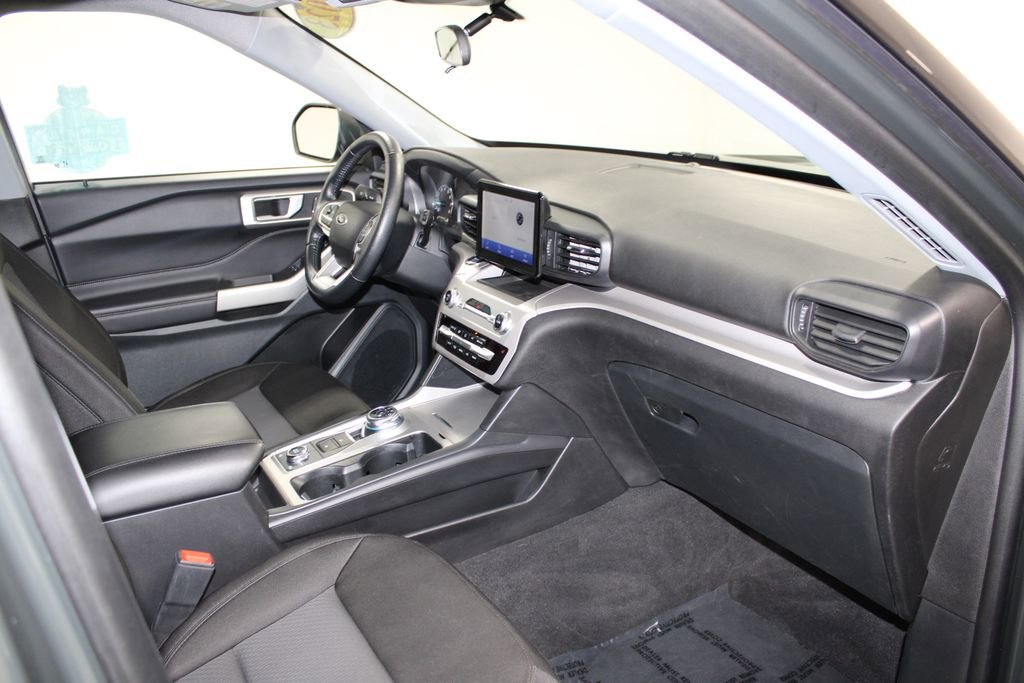 Used 2023 Ford Explorer XLT image 29