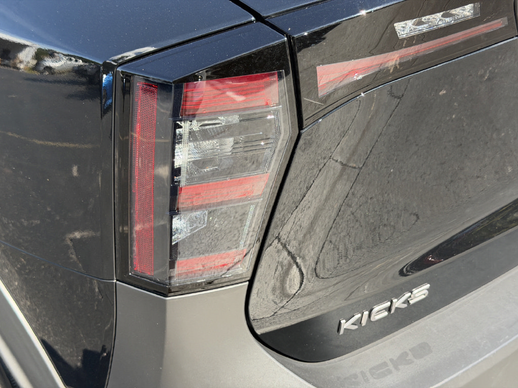 Used 2025 Nissan Kicks SR w/ SR Premium Package FWD image 47