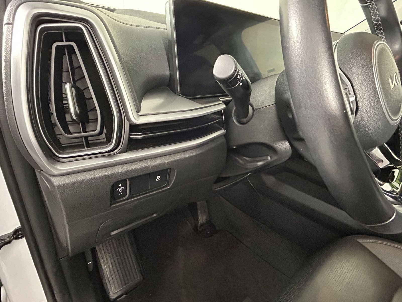 Used 2024 Kia Sorento S image 14