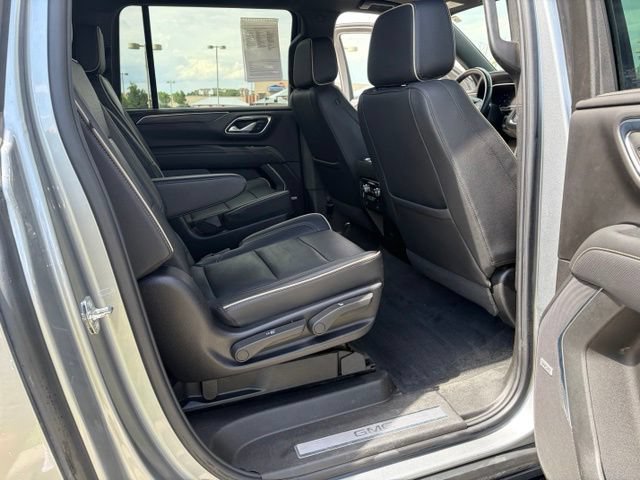Used 2023 GMC Yukon XL SLT w/ SLT Luxury Package AWD/4WD image 17