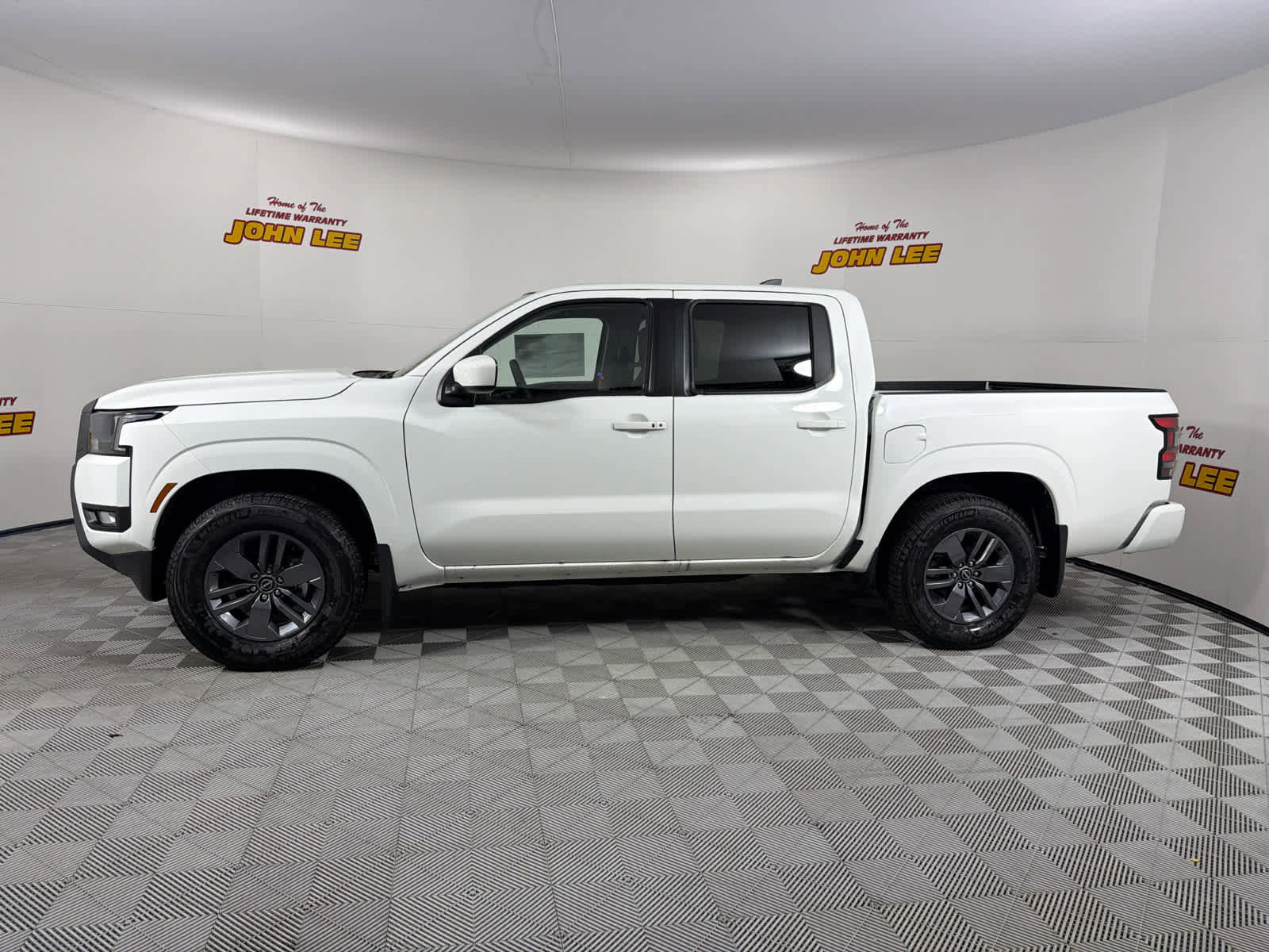 New 2025 Nissan Frontier SV w/ SV Convenience Package image 2