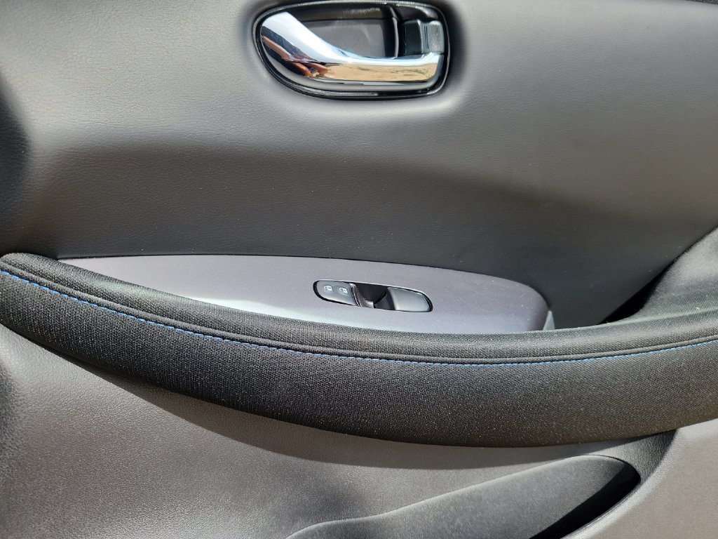 Used 2025 Nissan Leaf S FWD image 13