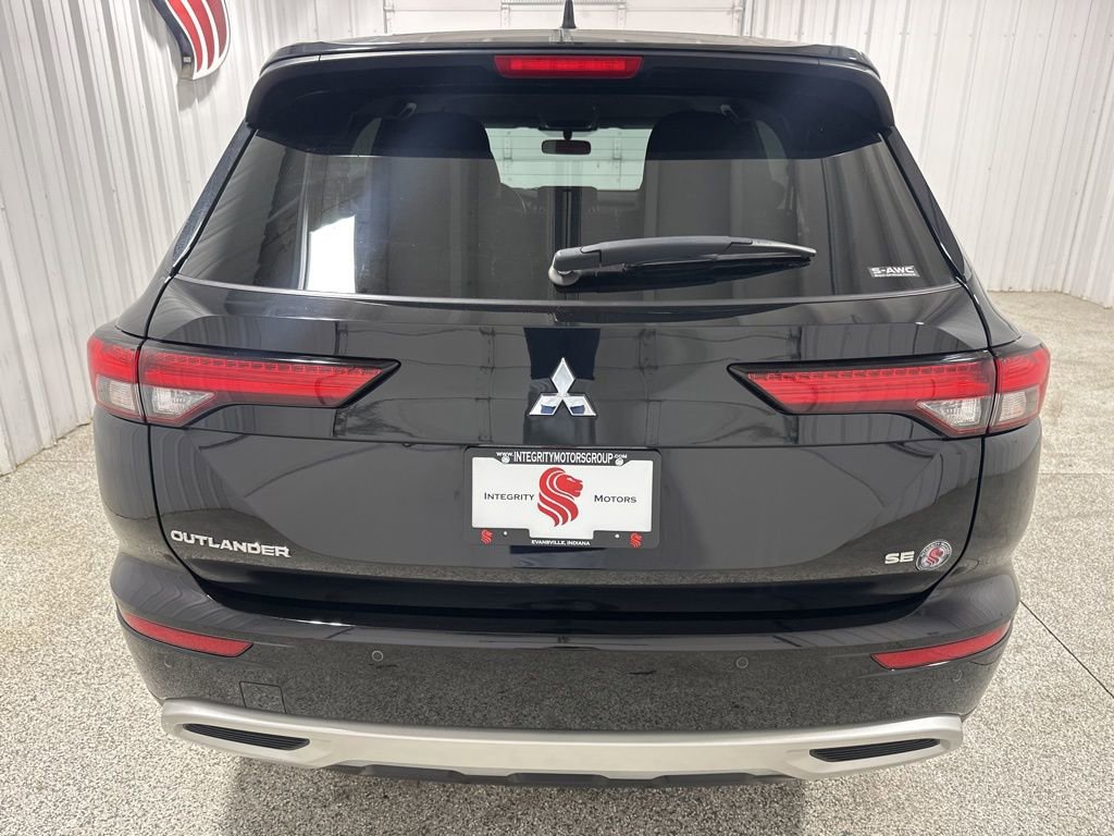Used 2024 Mitsubishi Outlander AWD image 9