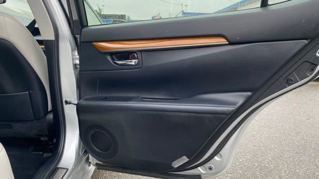 Used 2015 Lexus ES 300h image 23