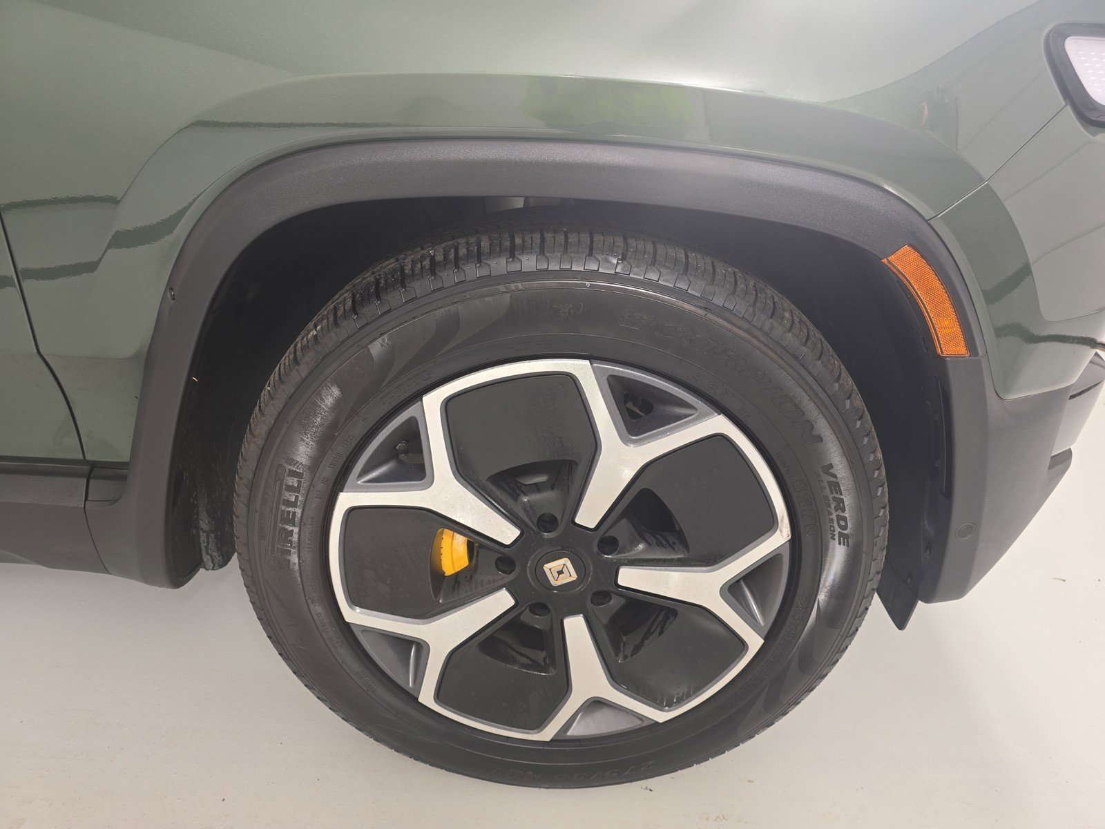 Used 2024 Rivian R1S Adventure image 11
