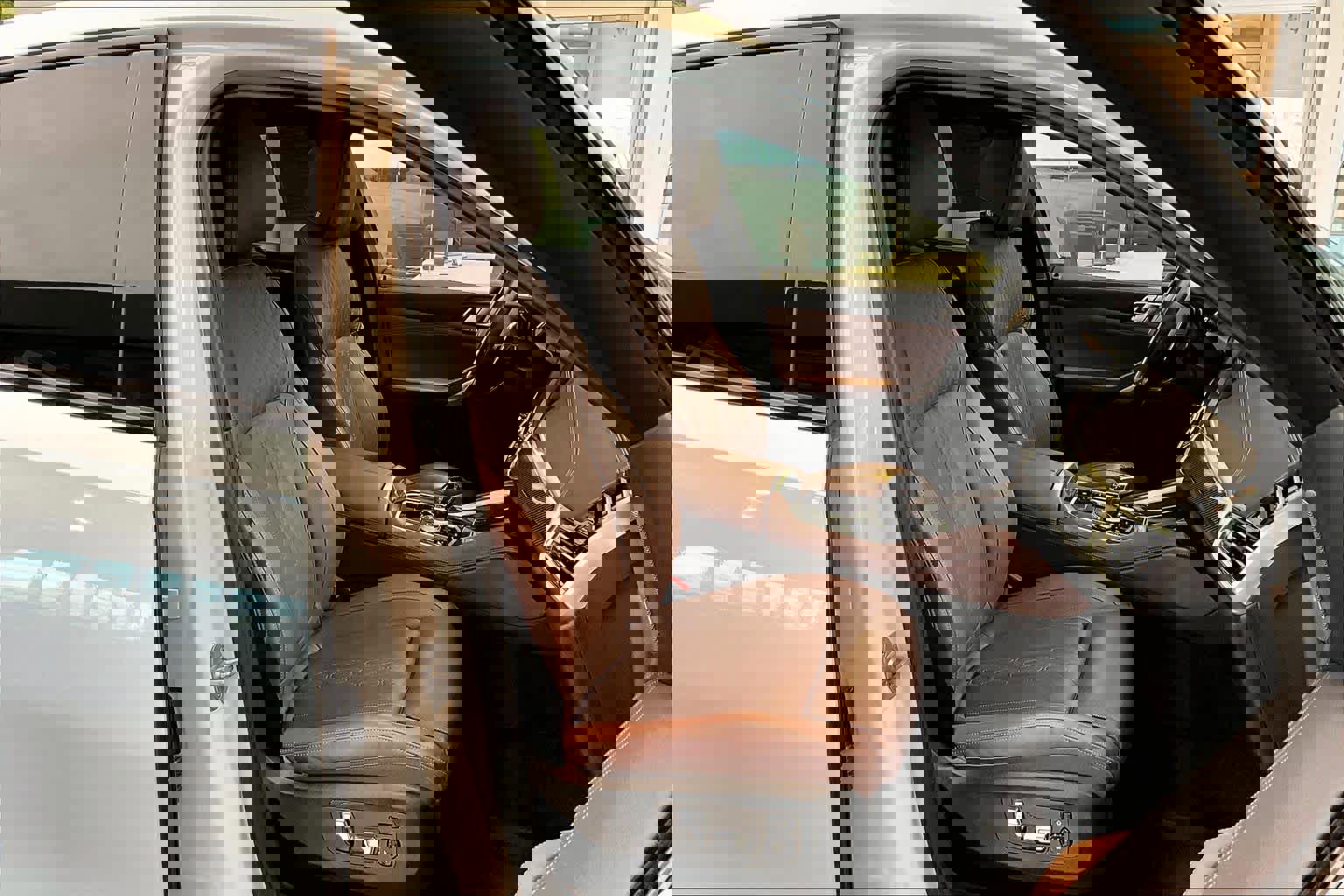 Used 2022 BMW X6 M50i w/ Executive Package image 9