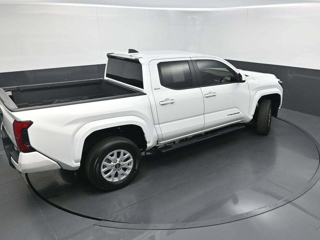 Used 2024 Toyota Tacoma SR5 AWD/4WD image 33