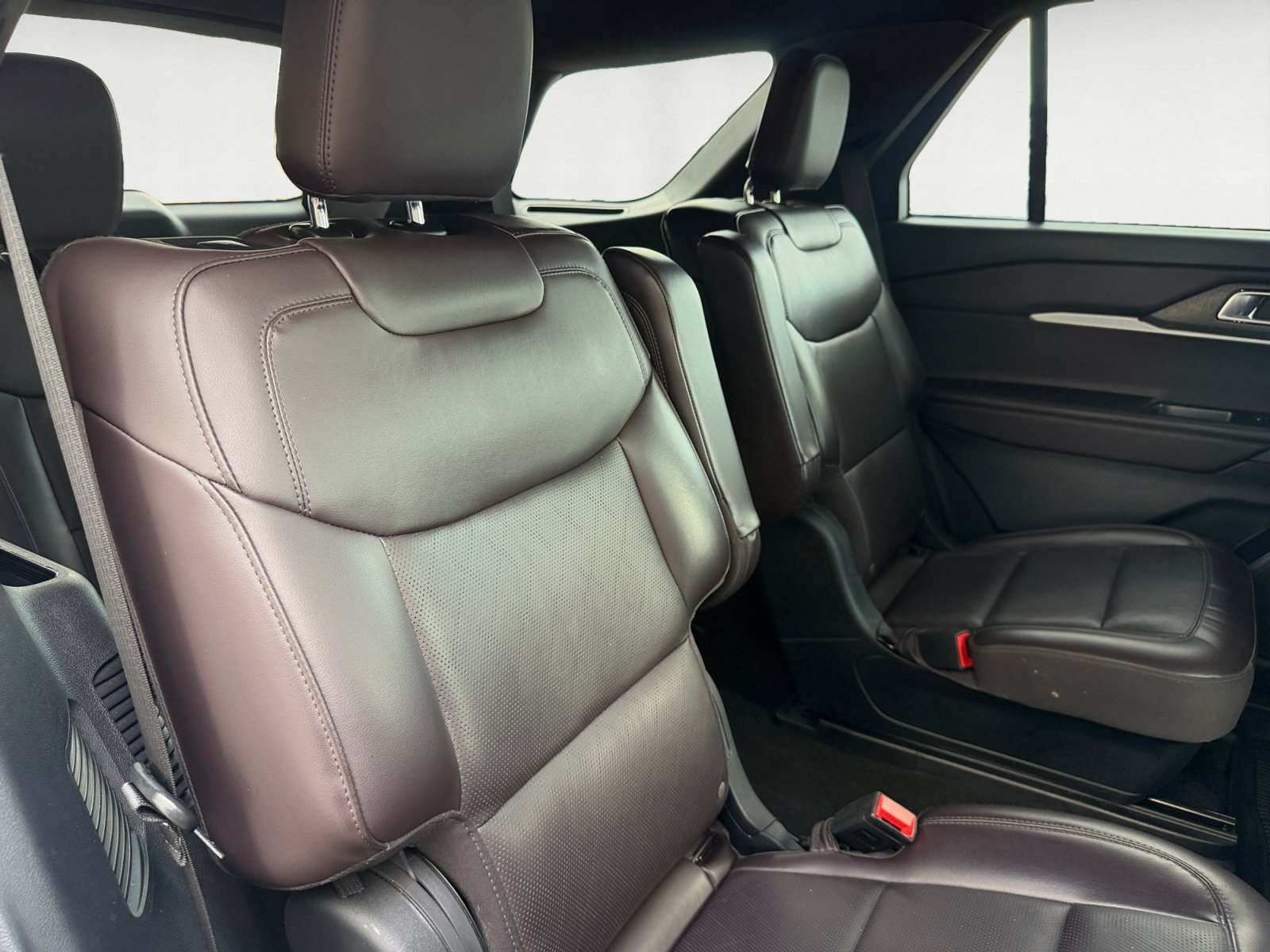 Used 2025 Ford Explorer Platinum RWD image 18