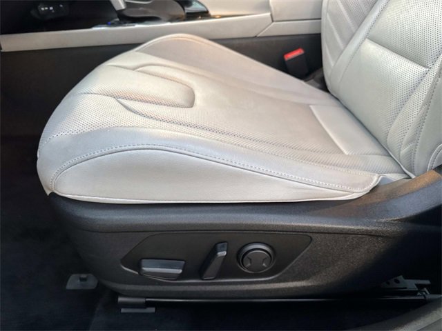 Used 2025 Hyundai Elantra Limited image 17