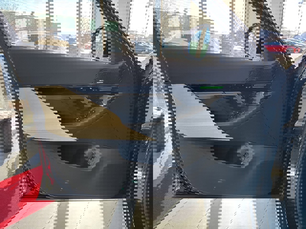 Certified 2025 BMW 530i xDrive 530i xDrive w/ Premium Package image 39