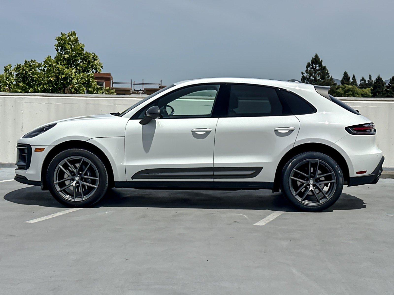 Used 2024 Porsche Macan Turbo AWD/4WD image 2