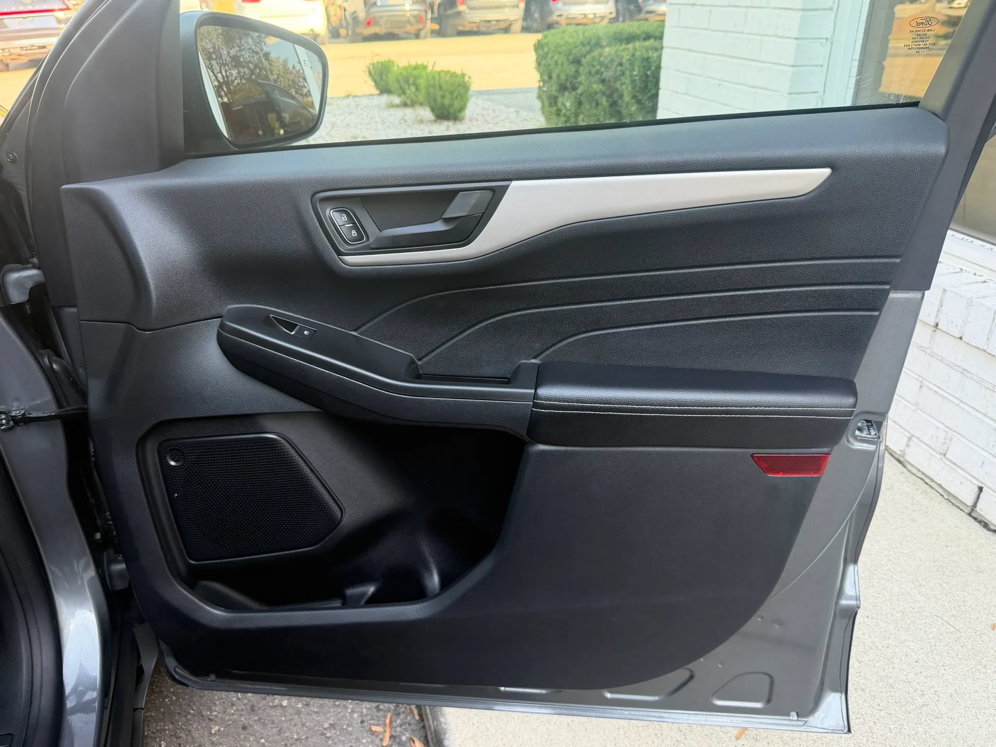 Used 2022 Ford Escape SE w/ Cold Weather Package FWD image 12