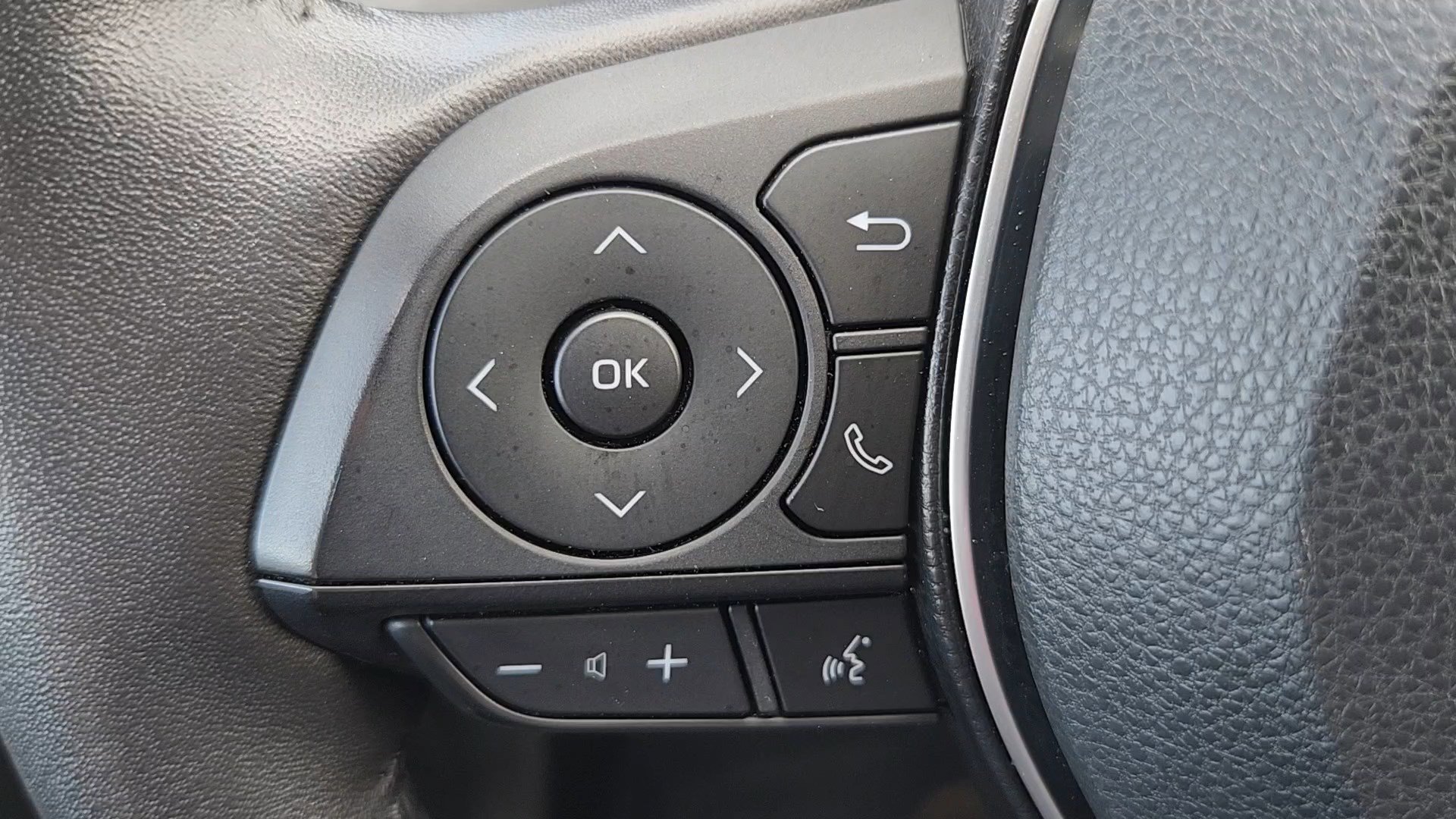 Used 2022 Toyota RAV4 SE w/ Convenience Package AWD/4WD image 13