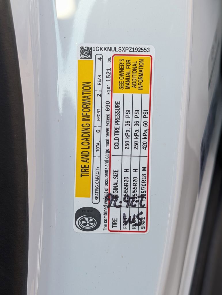 Used 2023 GMC Acadia SLT w/ Technology Package image 18