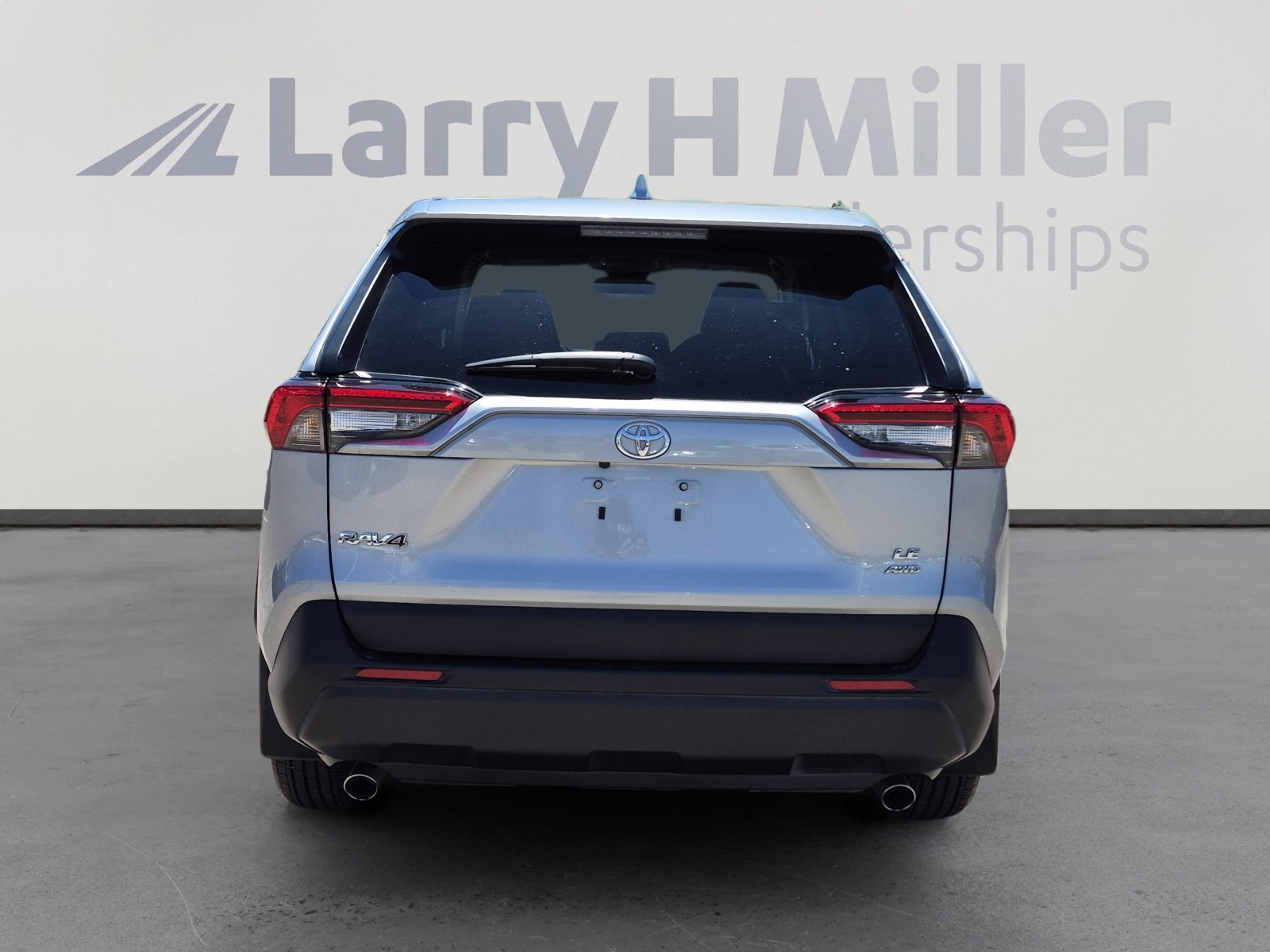 Certified 2023 Toyota RAV4 LE AWD/4WD image 4