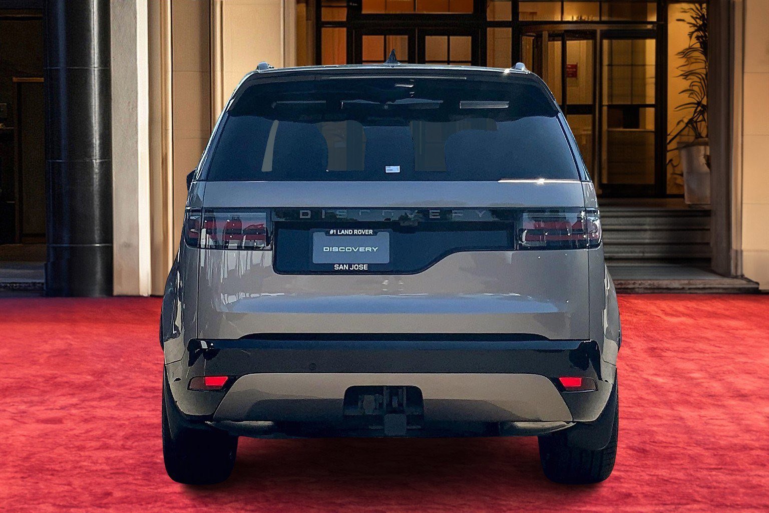 New 2025 Land Rover Discovery Dynamic SE image 5