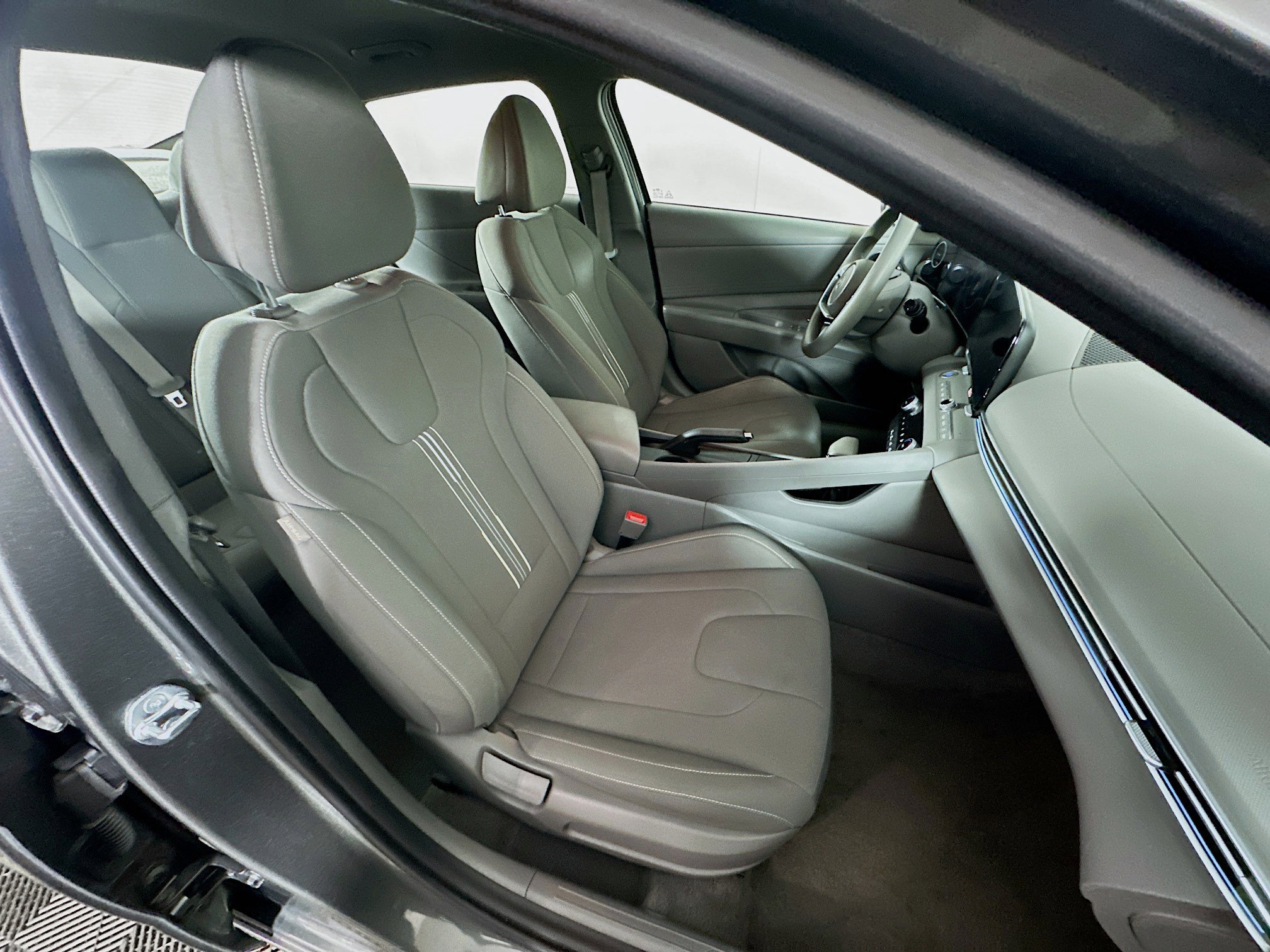 Used 2024 Hyundai Elantra SEL image 31