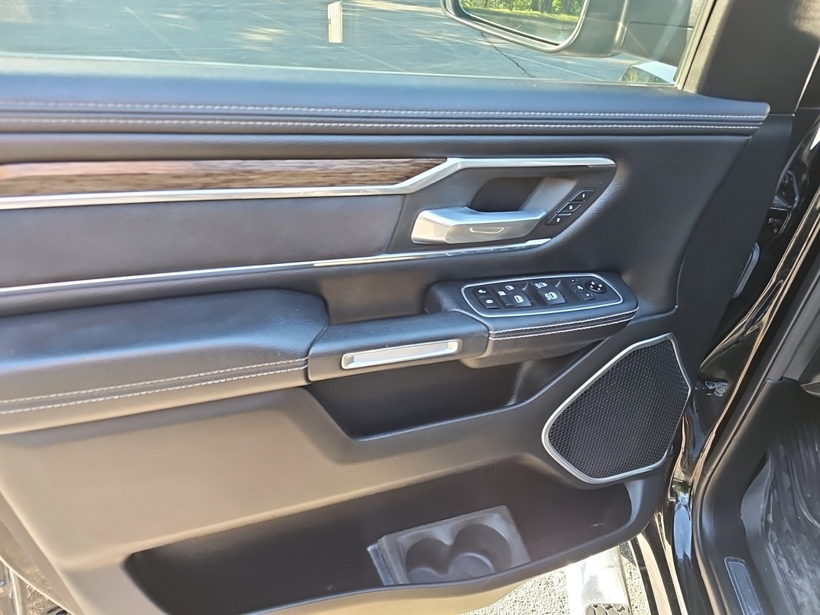 Used 2020 RAM 1500 Laramie AWD/4WD image 18