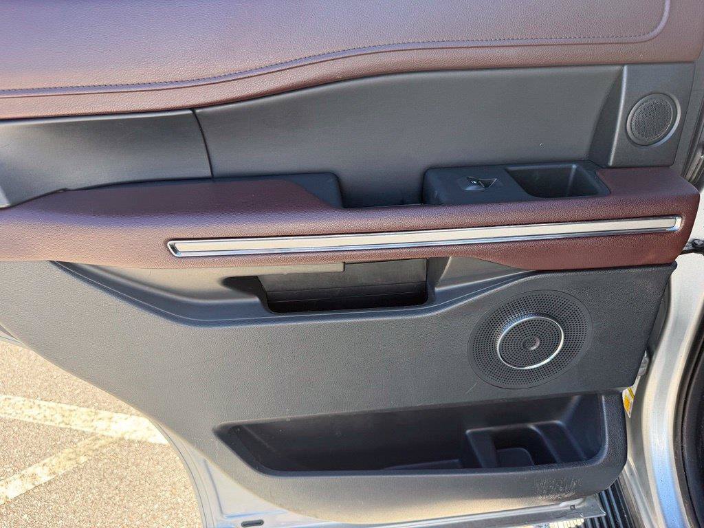 Used 2022 Ford Expedition Limited RWD image 23