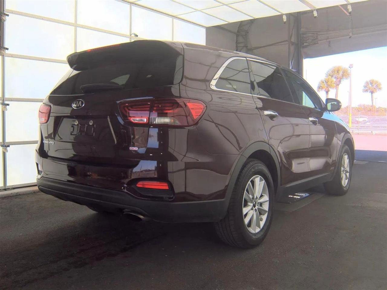Used 2020 Kia Sorento LX image 5