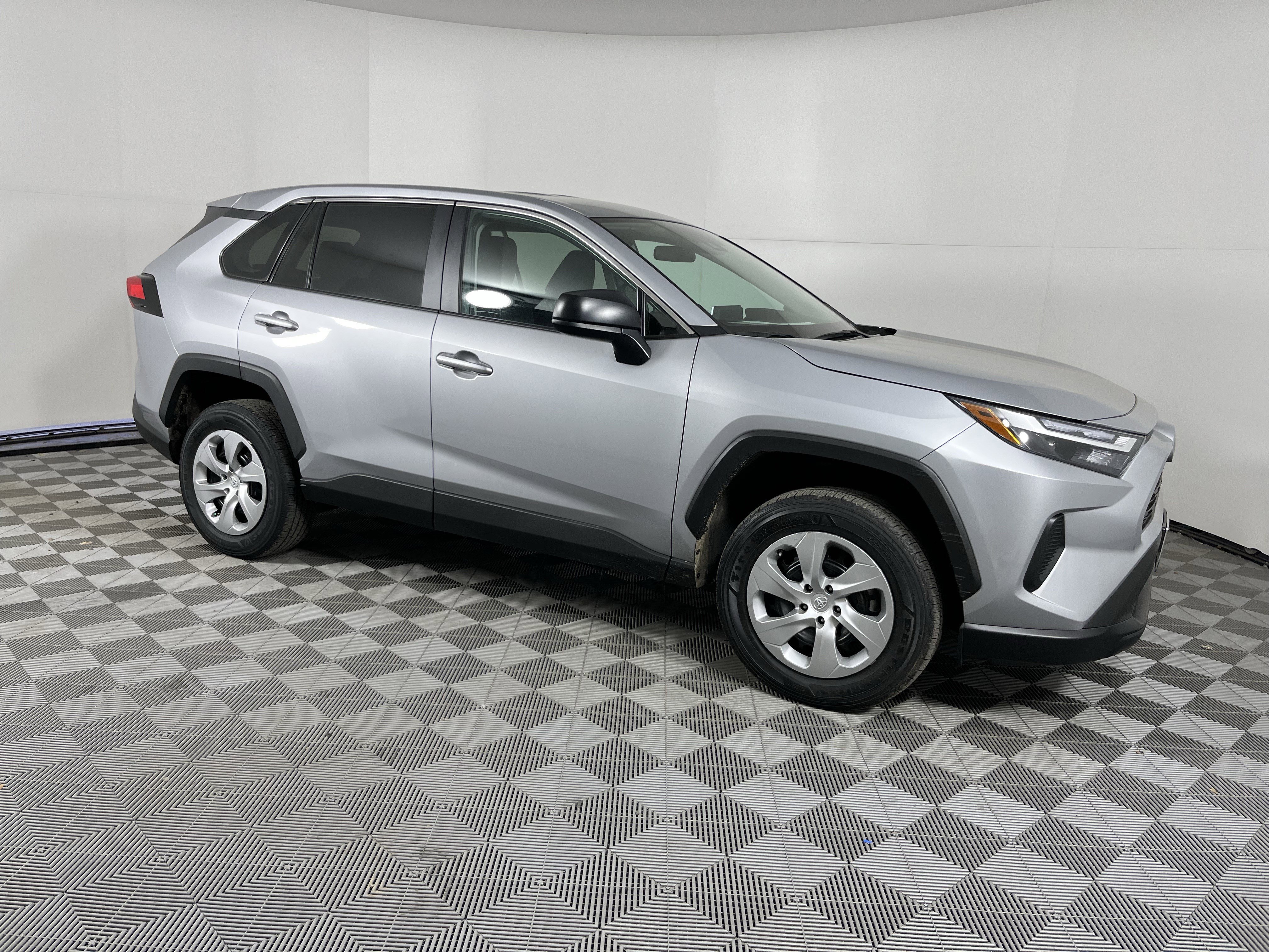 Used 2023 Toyota RAV4 LE image 8