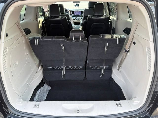 Used 2023 Chrysler Pacifica Limited FWD image 27