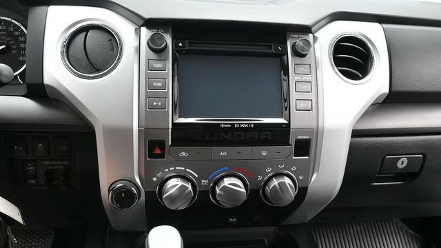 Used 2017 Toyota Tundra SR5 w/ SR5 Upgrade Package AWD/4WD image 24