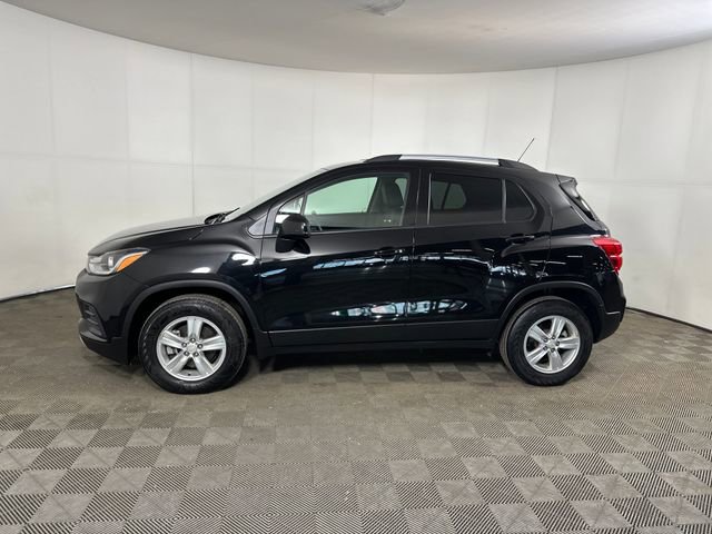 Used 2022 Chevrolet Trax LT w/ LT Convenience Package image 11