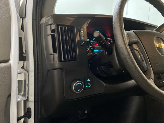 Used 2025 Chevrolet Express 3500 LT w/ LT Preferred Equipment Group RWD image 32