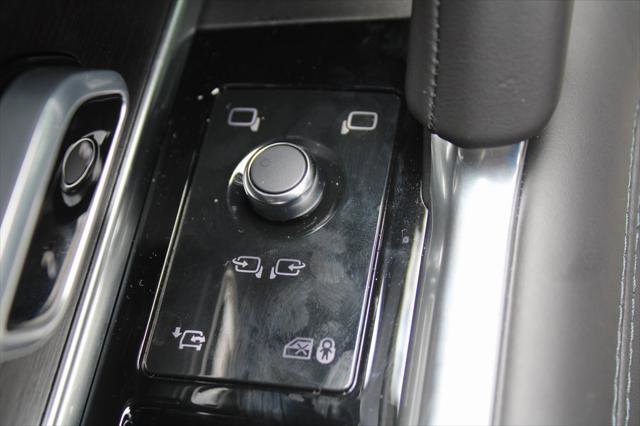 New 2025 Land Rover Range Rover Long Wheelbase SE image 21