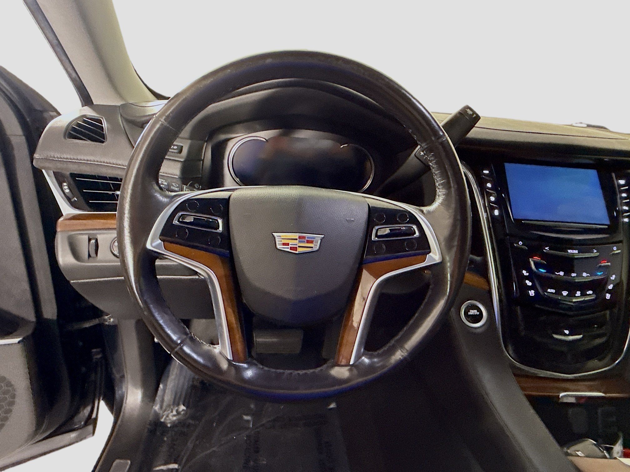 Used 2018 Cadillac Escalade Luxury AWD/4WD image 13