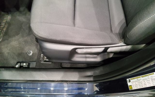 Used 2025 Toyota Corolla LE FWD image 28