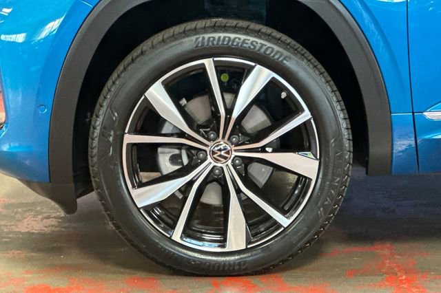 Certified 2024 Volkswagen Atlas Cross Sport SEL Premium R-Line image 36