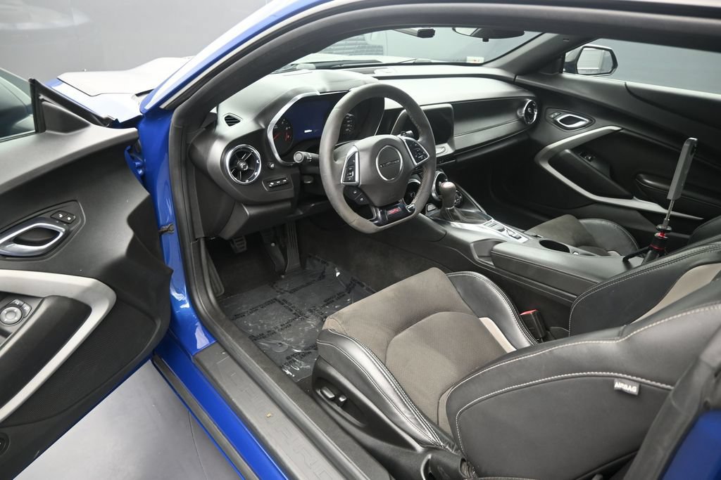 Used 2020 Chevrolet Camaro SS RWD image 11