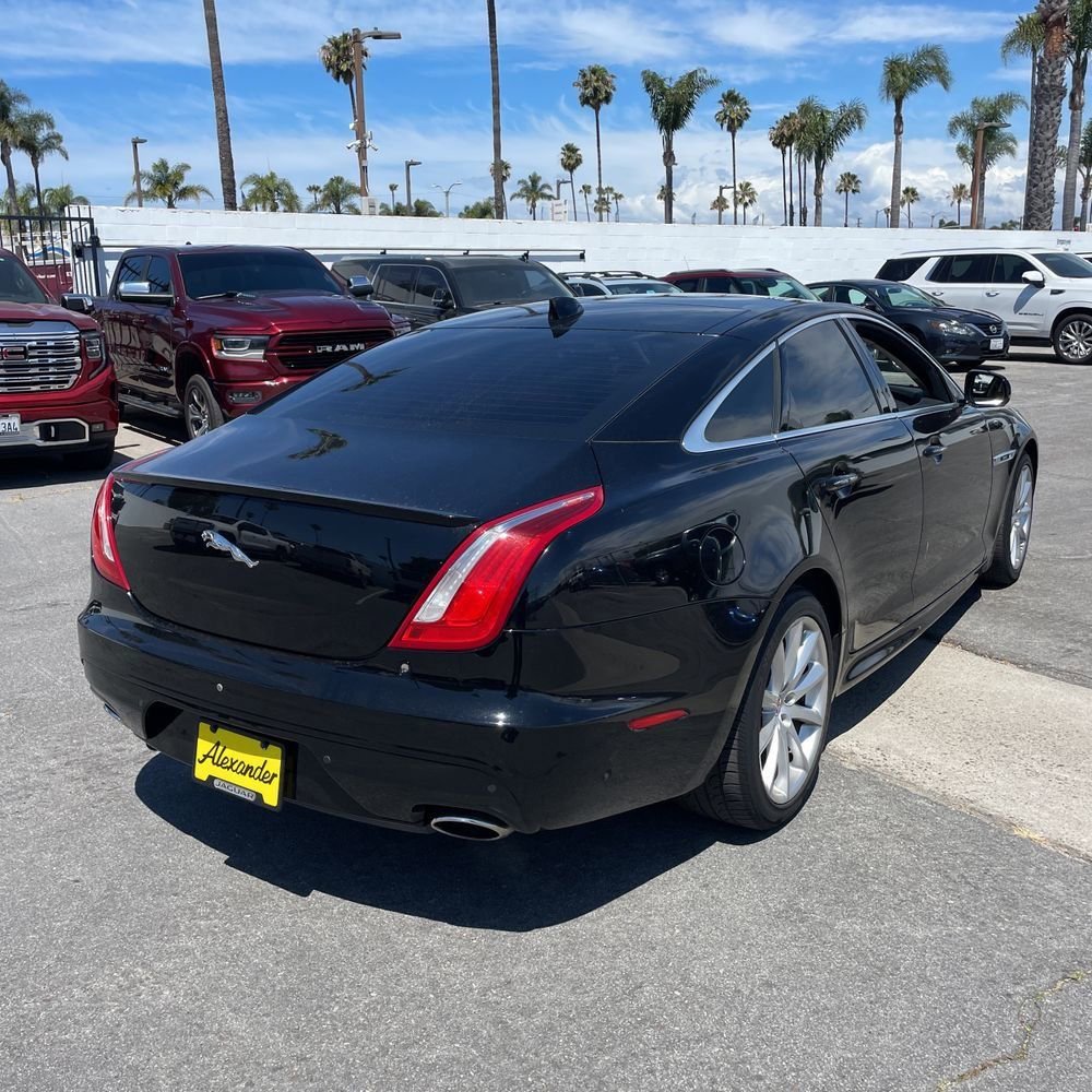 Used 2016 Jaguar XJ R-Sport RWD image 3