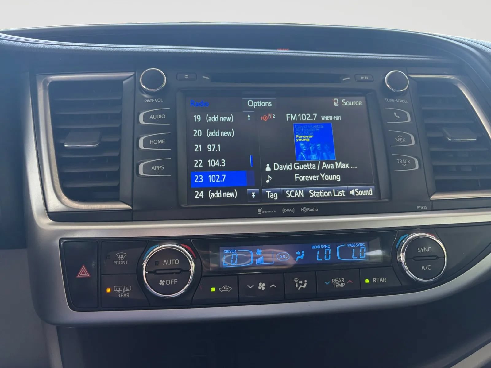 Used 2019 Toyota Highlander Plus w/ Protection Package #3 AWD/4WD image 25