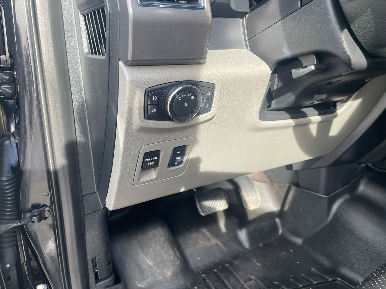 Used 2017 Ford F150 XLT w/ Equipment Group 302A Luxury image 19