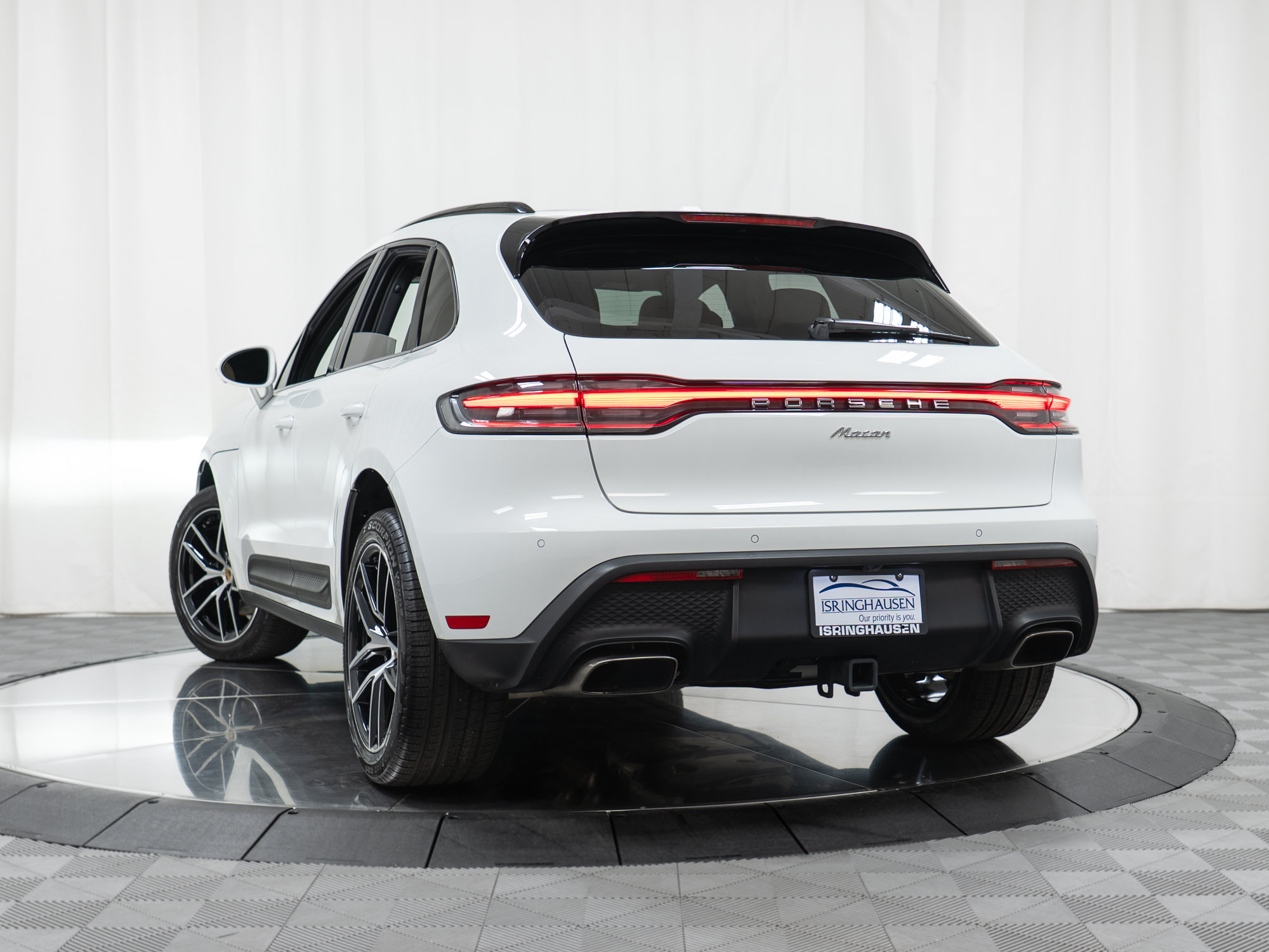 Certified 2022 Porsche Macan AWD/4WD image 33