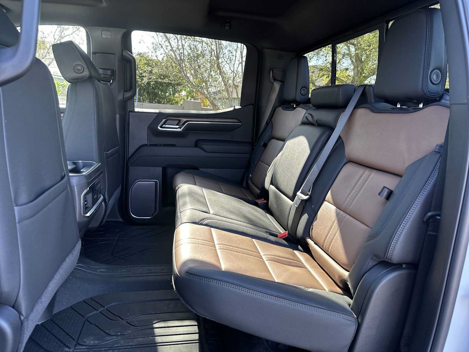 New 2026 Chevrolet Silverado 1500 High Country w/ High Country Premium Package AWD/4WD image 17