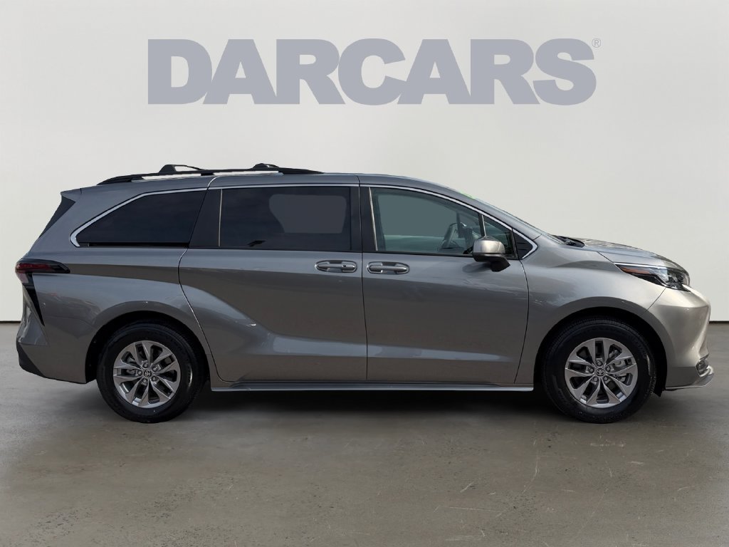 Used 2026 Toyota Sienna LE AWD/4WD image 8