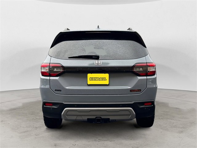 Used 2025 Honda Pilot TrailSport image 4