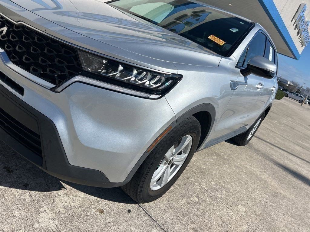 Used 2022 Kia Sorento LX image 4