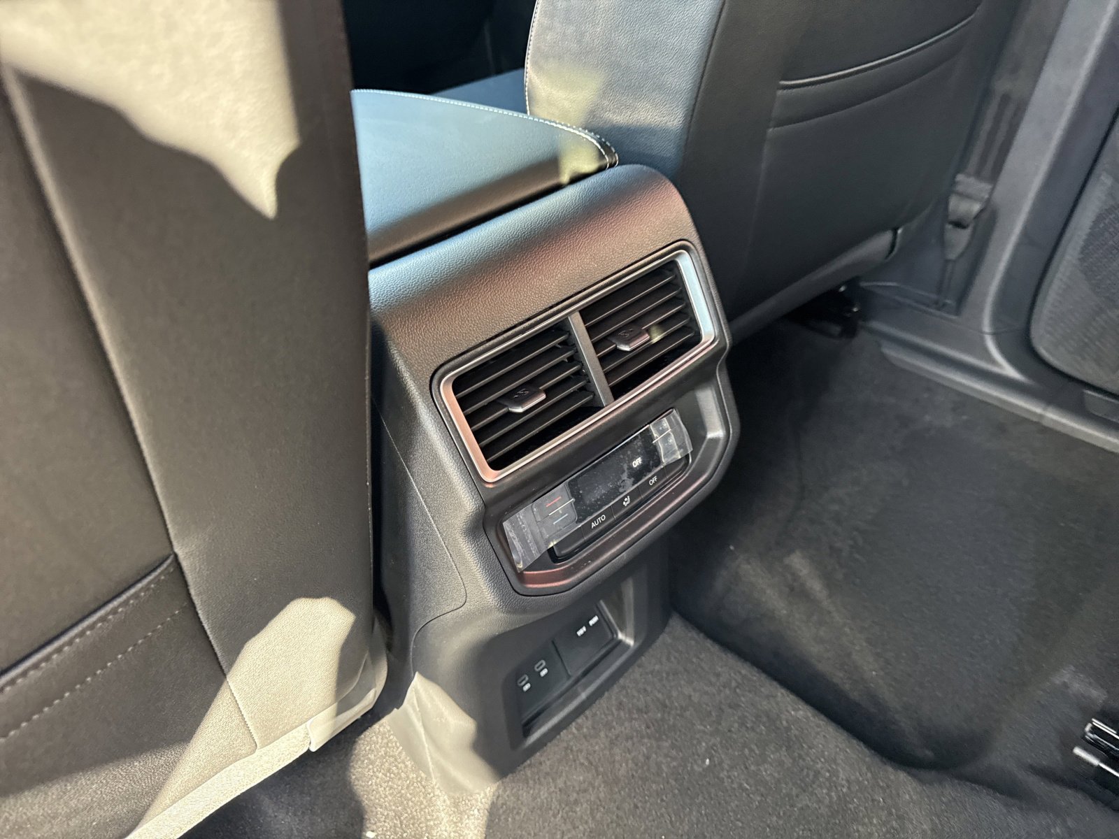 New 2026 Volkswagen Atlas SE image 23