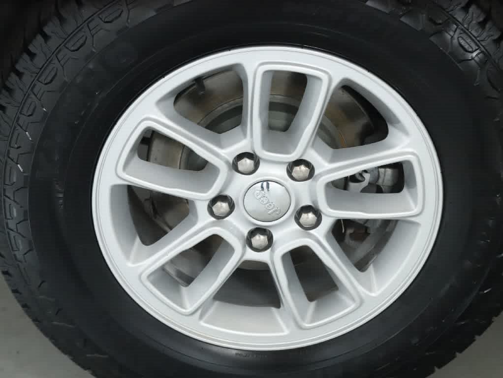 Certified 2020 Jeep Grand Cherokee Laredo AWD/4WD image 12