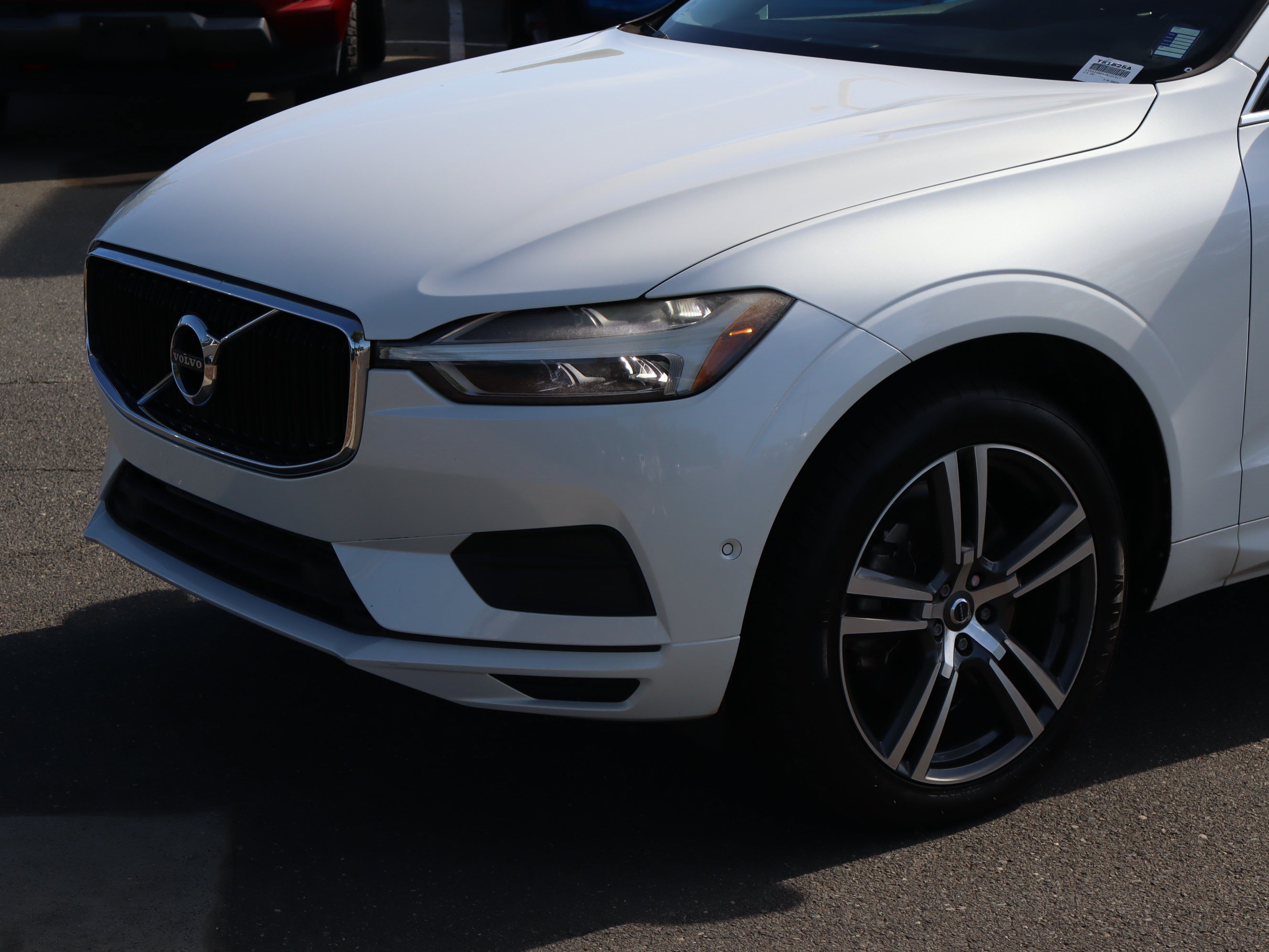 Used 2018 Volvo XC60 T6 Momentum w/ Vision Package AWD/4WD image 6