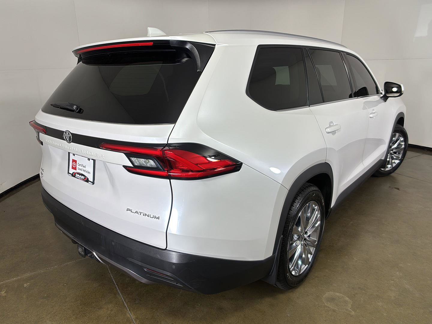 Used 2024 Toyota Grand Highlander AWD image 10