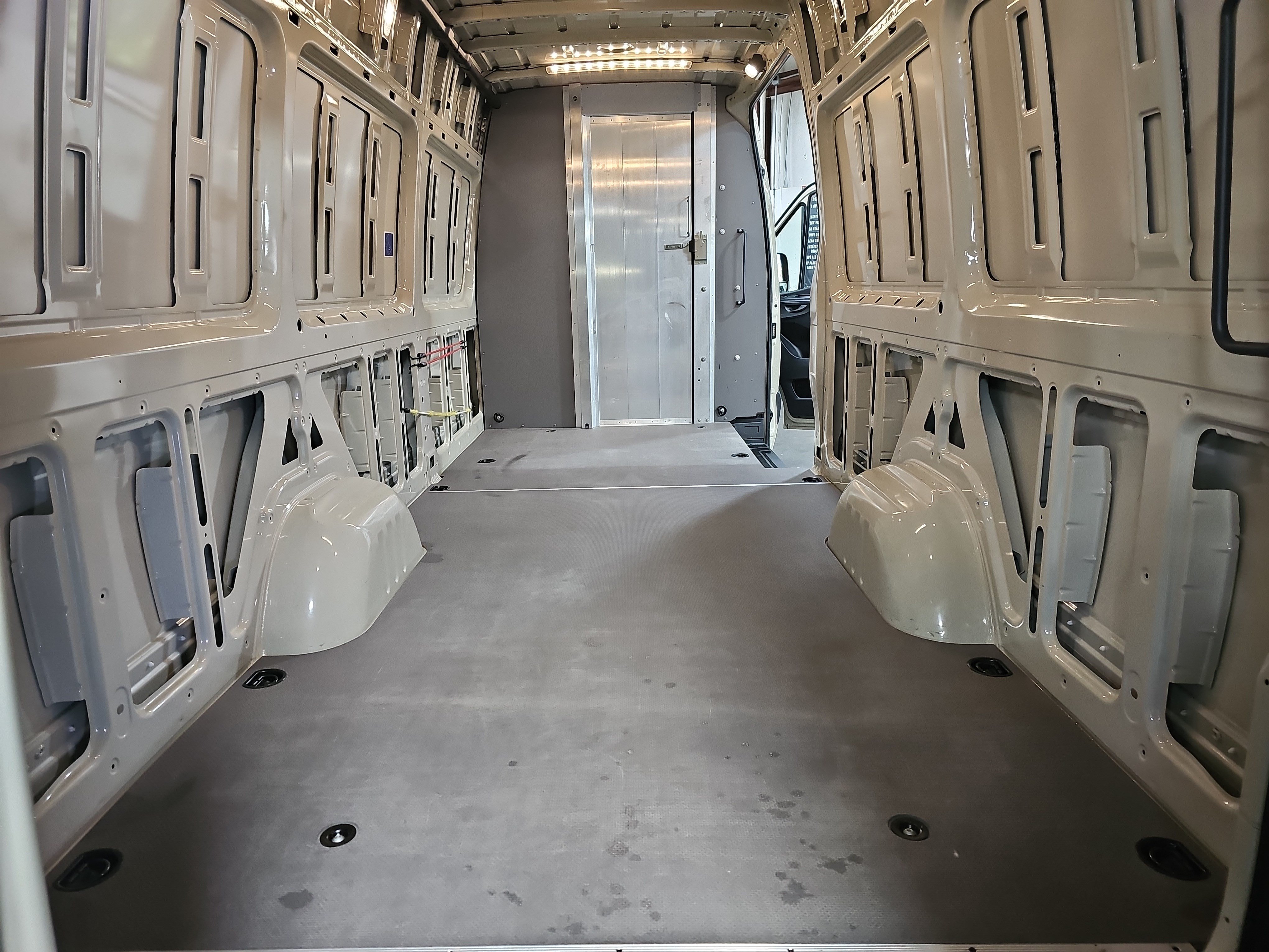 Used 2025 Mercedes-Benz Sprinter 2500 image 12
