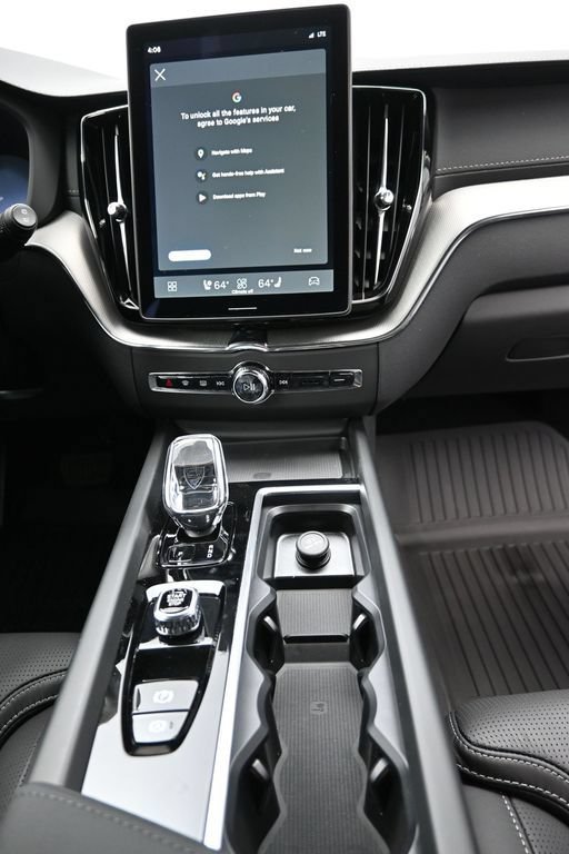 New 2026 Volvo XC60 T8 Ultra w/ Climate Package AWD/4WD image 24