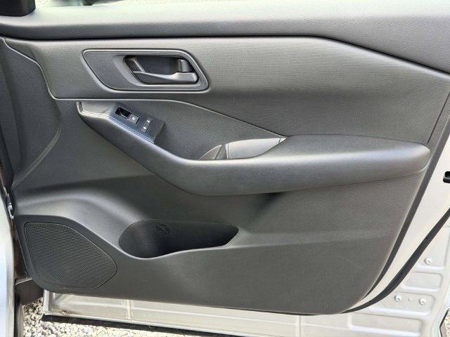Used 2024 Nissan Rogue S FWD image 8